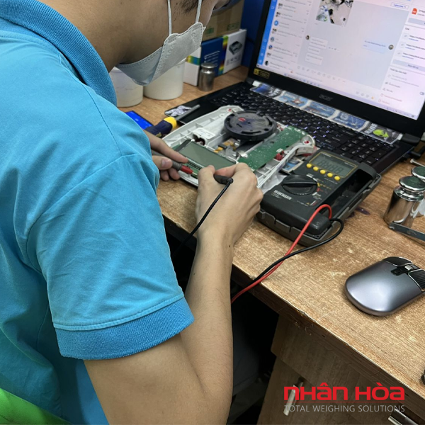 Cân điện tử đo độ mủ cao su