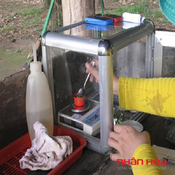 Cân điện tử đo độ mủ cao su