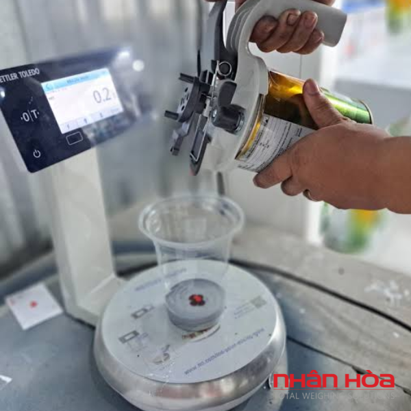 Cân điện tử pha sơn