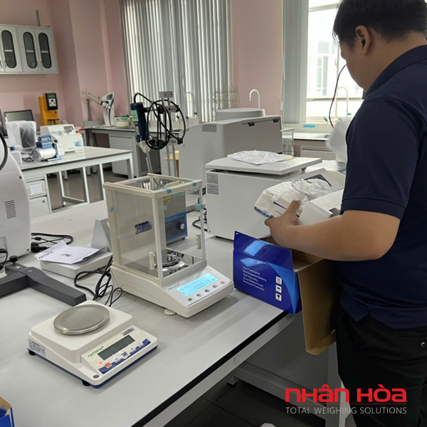 Cân điện tử phòng thí nghiệm