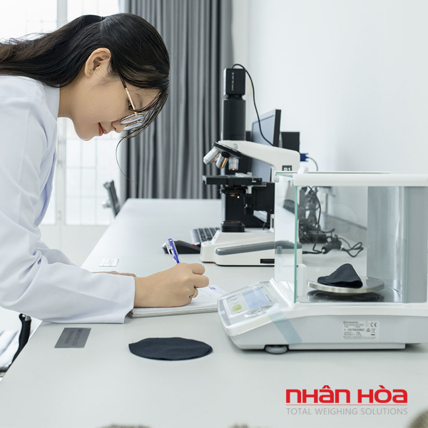 Cân điện tử phòng thí nghiệm