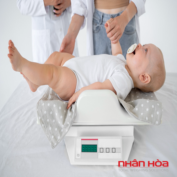 Cân em bé điện tử