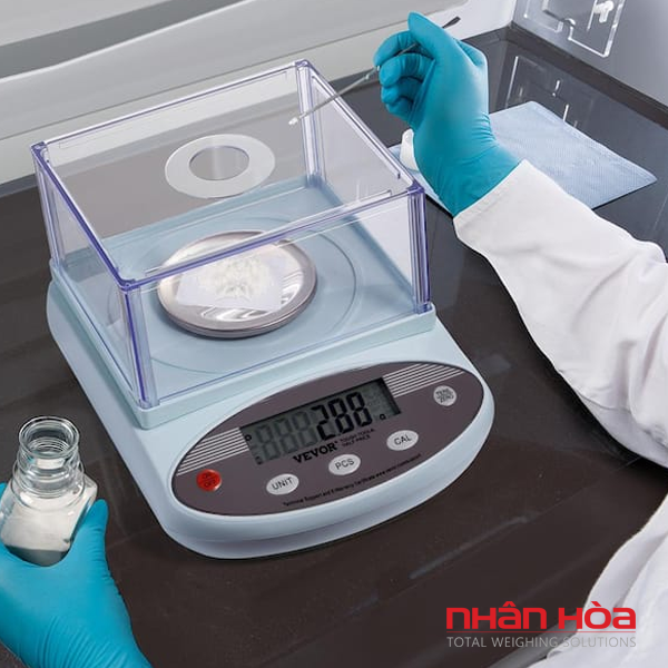 Khi nào nên dùng cân phân tích 2 số lẻ 