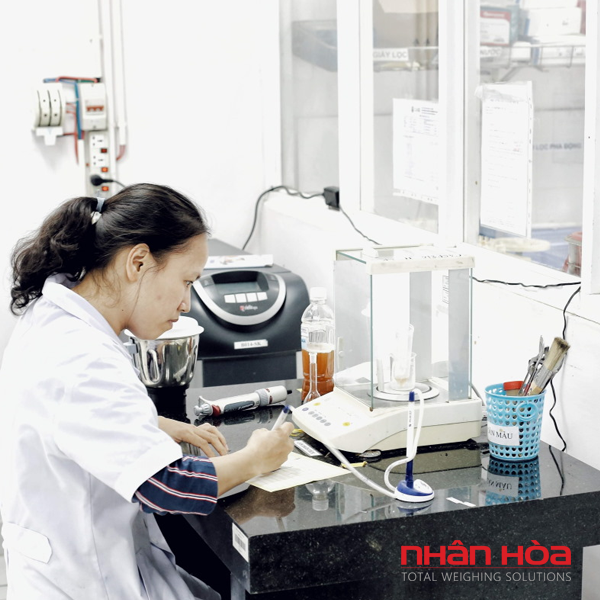 Ứng dụng cân phân tích phòng thí nghiệm
