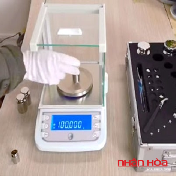 Bao lâu hiệu chuẩn cân phân tích một lần