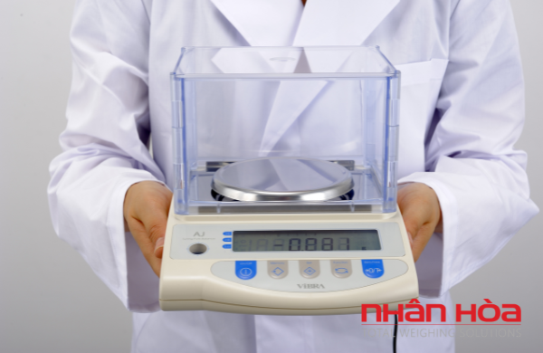 So sánh cân chuẩn nội và chuẩn ngoại