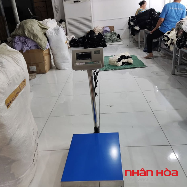 So sánh cân sàn điện tử và cân bàn điện tử